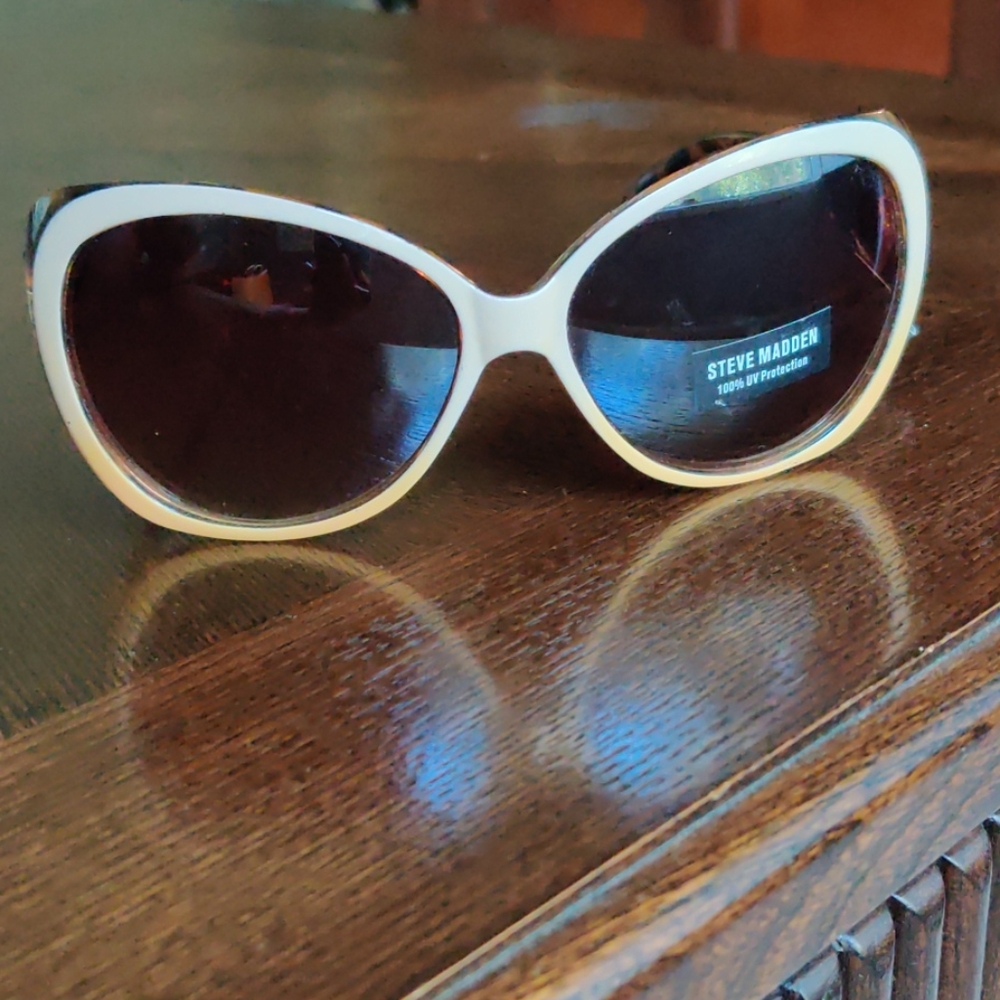 Steve Madden sunglasses